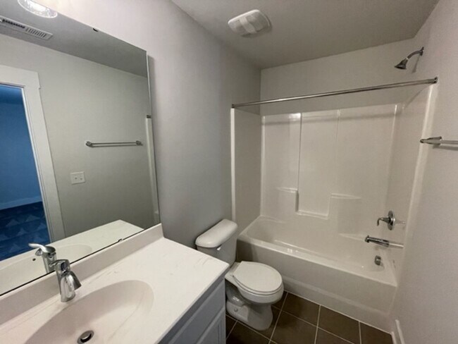 Building Photo - 1332 Big Falls Dr