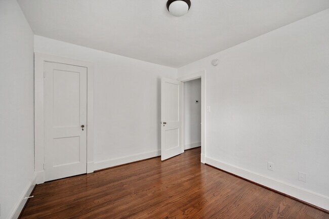 Building Photo - 819 Weedon St