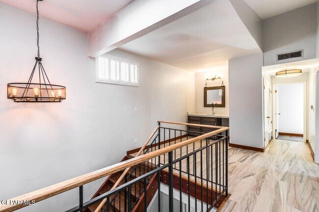 Building Photo - 4610 N Stanton St