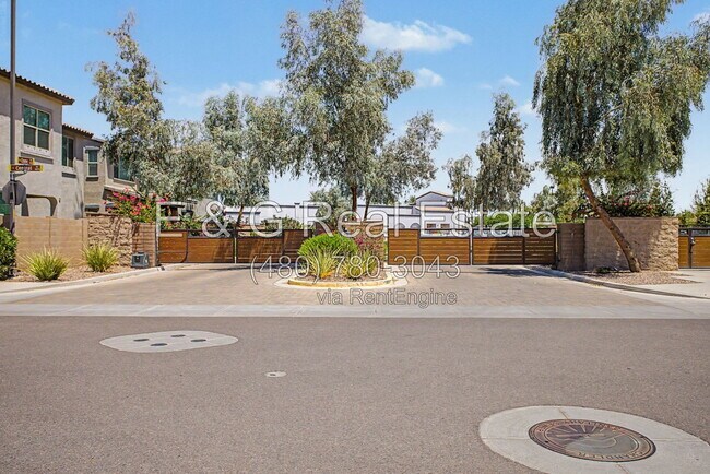 Building Photo - 2771 S Chippewa Dr