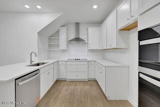 Building Photo - 5 FL-5