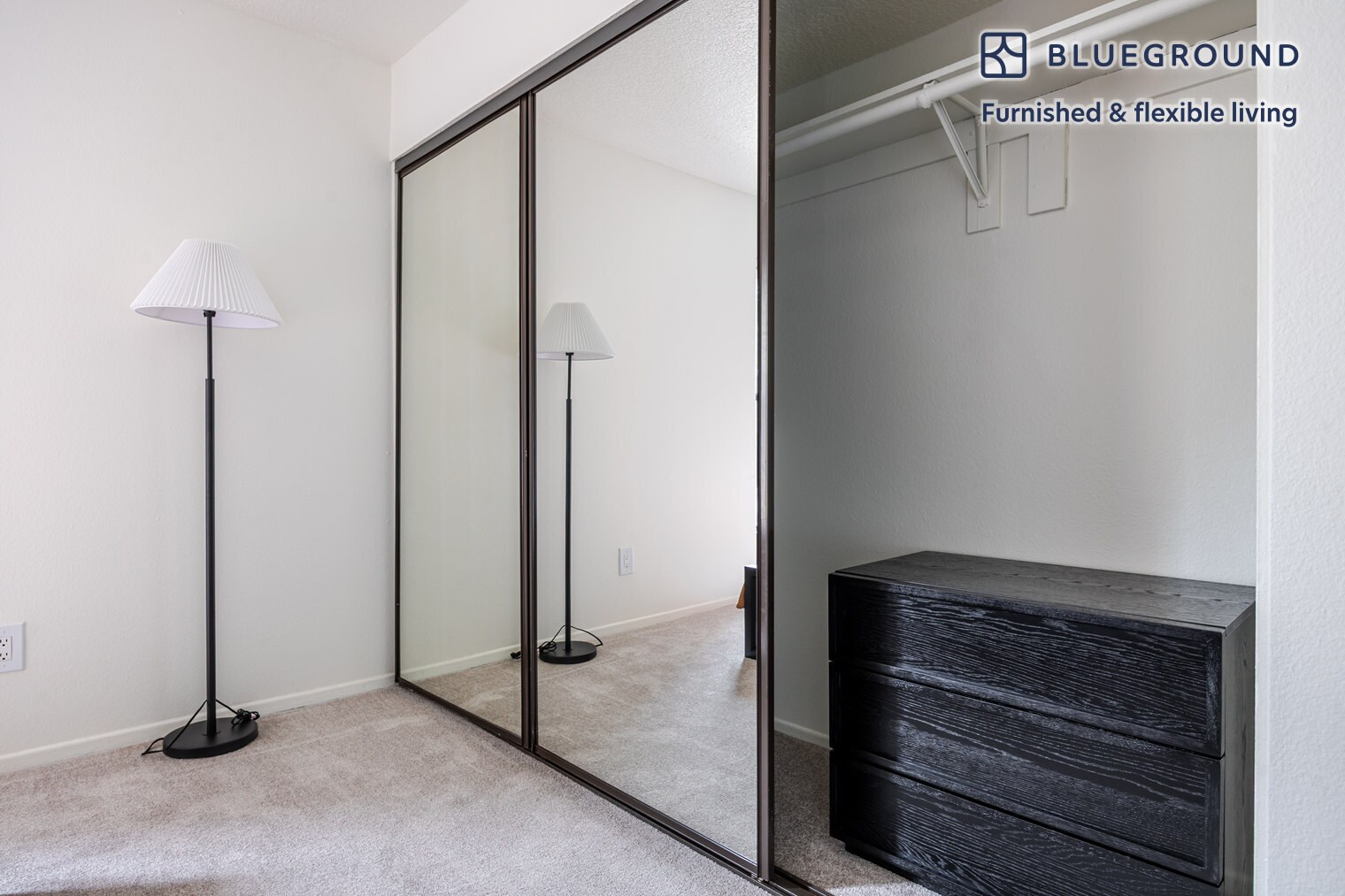 Building Photo - 10983 Bluffside Dr