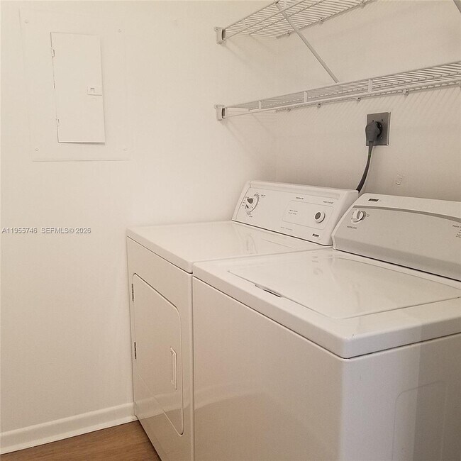 Building Photo - 19999 E Country Club Dr