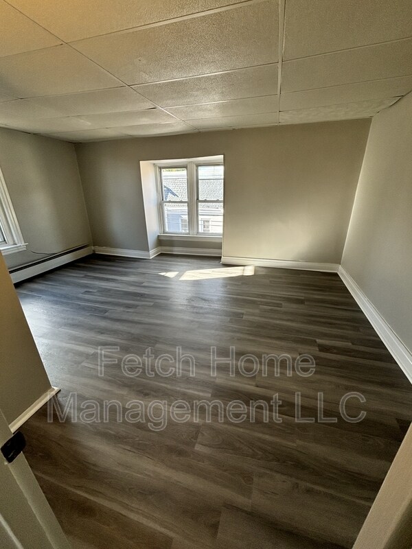 Building Photo - 818 Church St