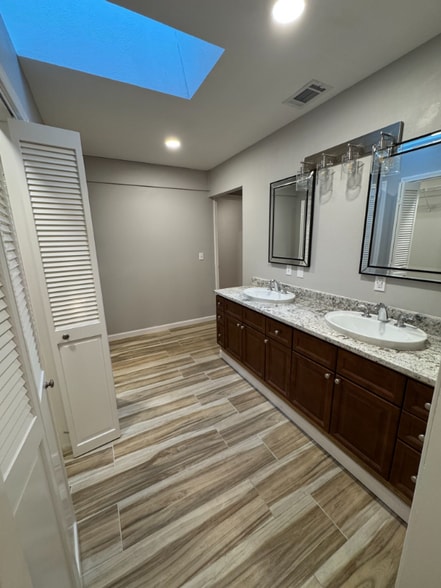 Building Photo - 306 Curacao Way