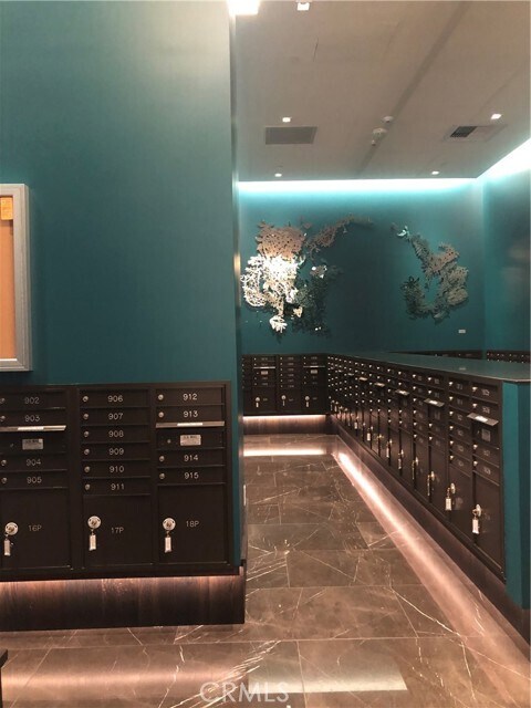 Building Photo - 400 S Broadway