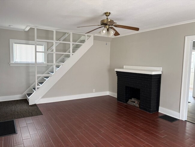 Building Photo - 3 Bedroom 1 Bath 2 Story Home