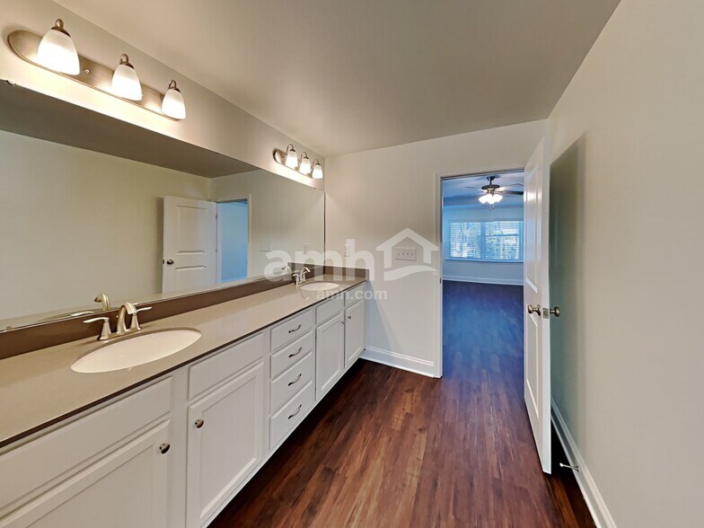 Building Photo - 7027 Garrett Ct