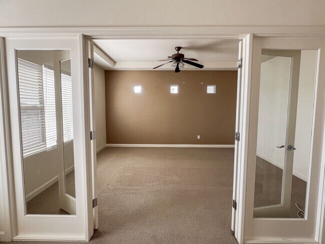 Building Photo - 4 Bed + Office | 3 Bath | 3-Car Garage | E...