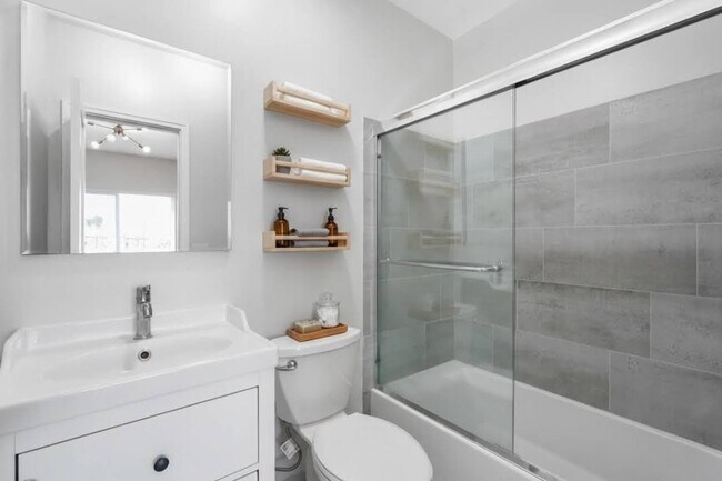 Building Photo - 4055 Rosecrans Ave