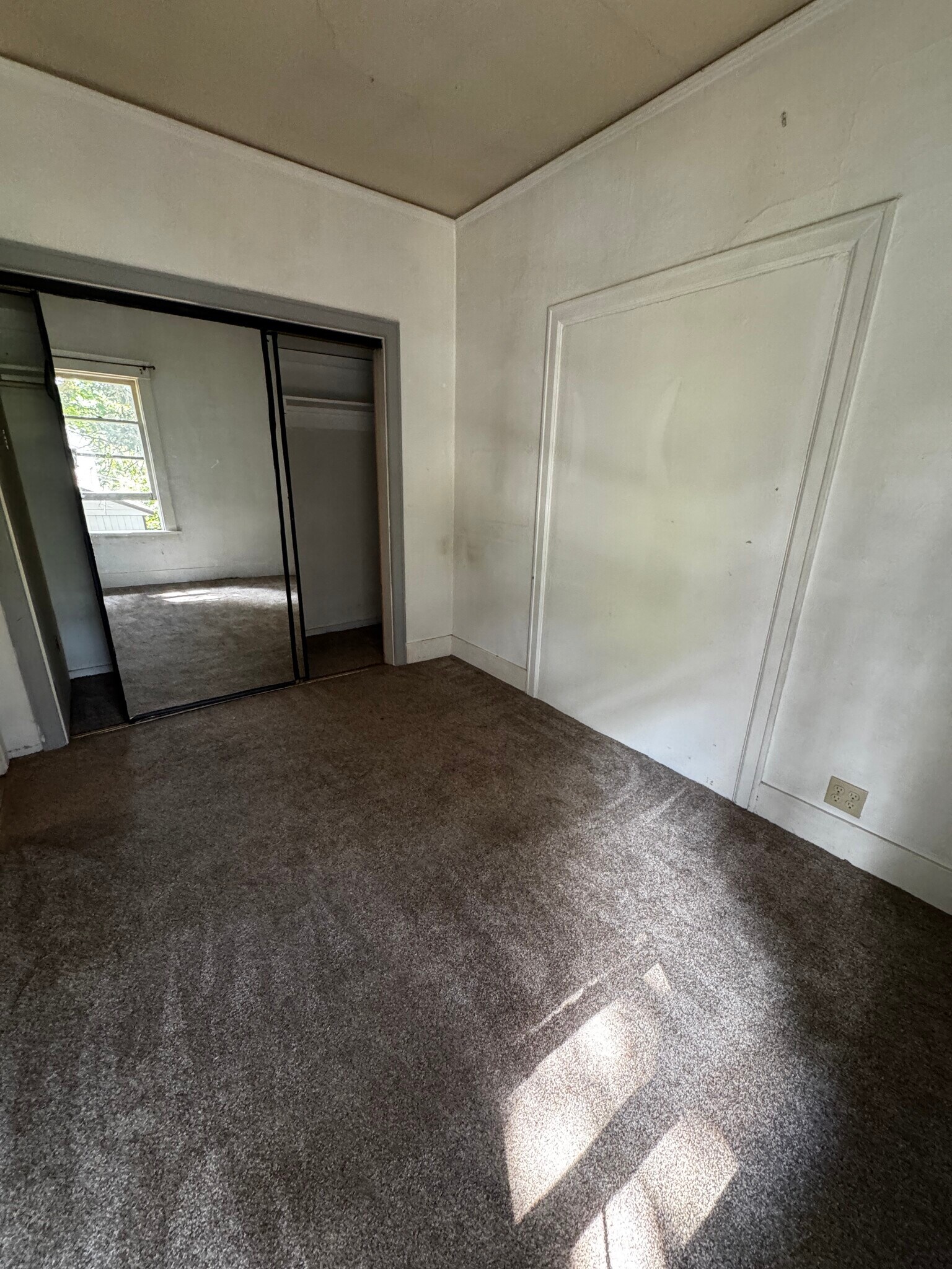 Building Photo - 810 NE Michigan St