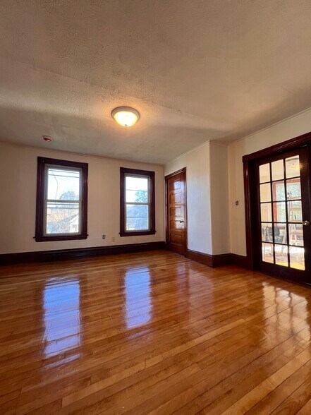 Livingroom - 94 Graham St