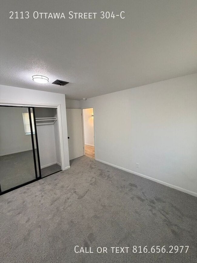 Building Photo - 2113 Ottawa St