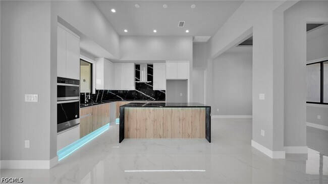 Building Photo - 1521 NW 37th Ave