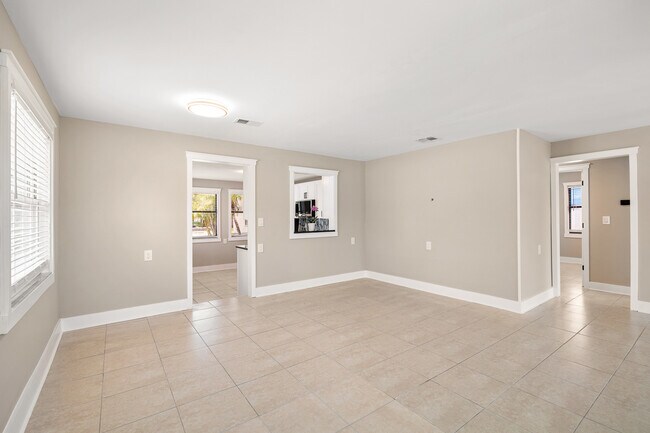 Building Photo - 231 E Madeira Ave