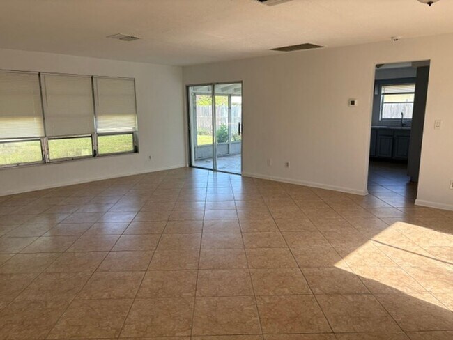 Building Photo - Charming 2-Bedroom Ranch in Cape Coral’s B...