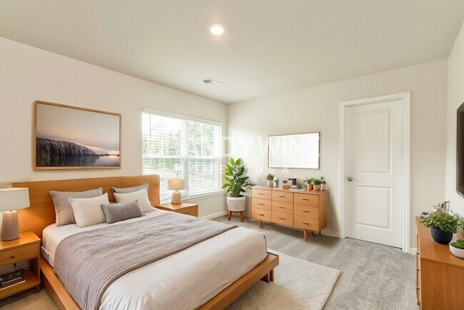 Building Photo - 998 Hayston Wy