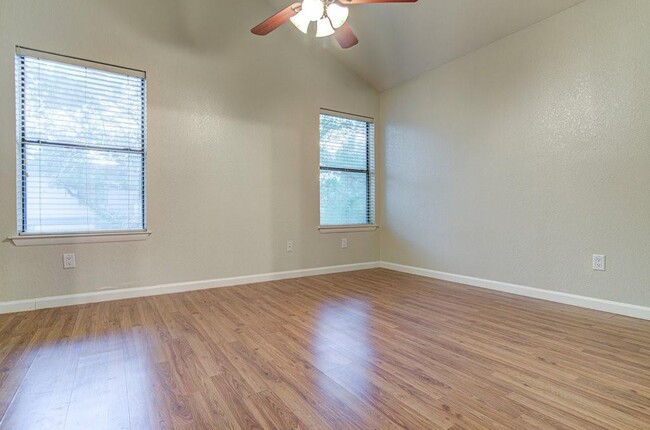 Building Photo - 1411 Gracy Farms Ln