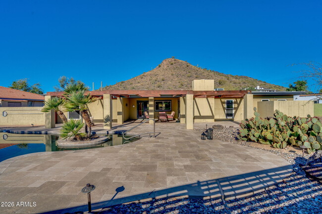 Building Photo - 1055 W Indian Hills Pl