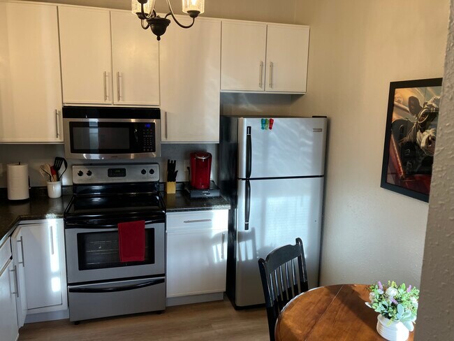 Building Photo - 1371 W 18th Ave