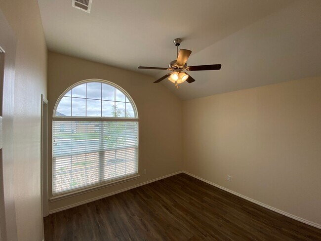 Building Photo - 5002 Scarlet Oak Dr