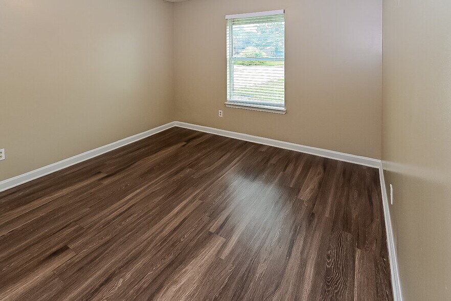 Building Photo - 6093 Wills Way Cir S