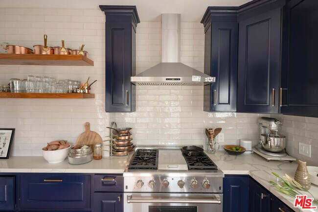 Building Photo - 6101 S Mansfield Ave