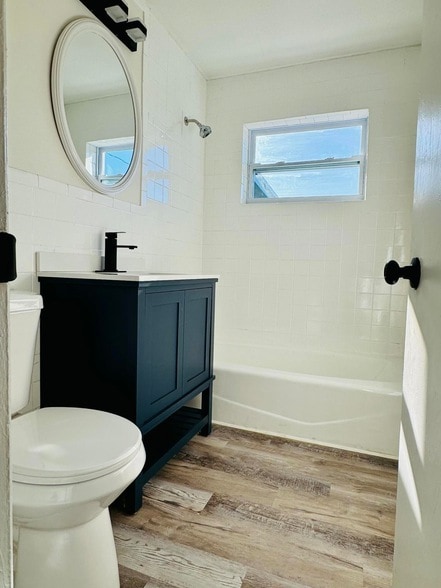 Building Photo - 1146 W 24th St