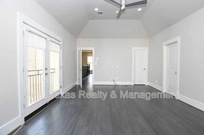 Building Photo - 2220 Portsmouth St