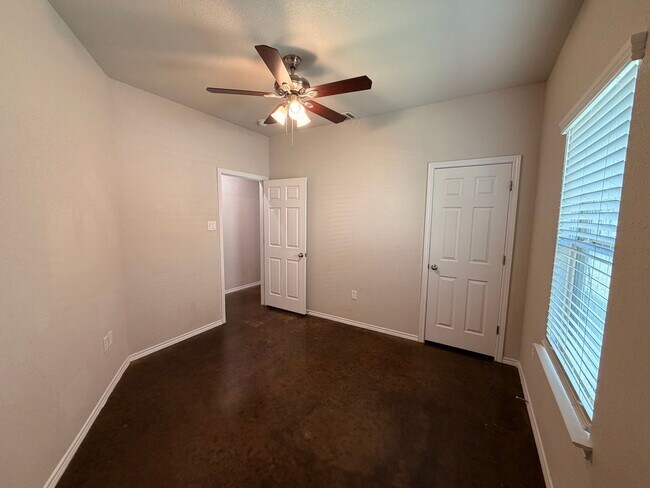 Building Photo - 1127 Renee Way