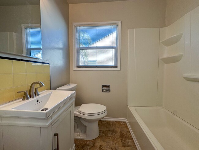 Building Photo - El Cerrito 3Bed/2Ba Private Yard, off-street parking Just renovated