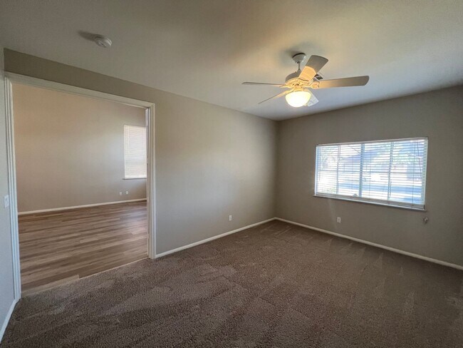 Building Photo - 4 Bedroom with Bedroom Downstairs, Pool, O...