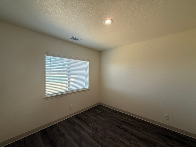 Building Photo - Free Month of Rent for Move in before Dec 1st - Brand New Upstairs 3 Bedroom Apartment with a View