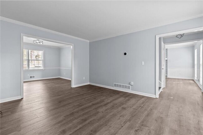 Building Photo - 4019 Shady Dr NW