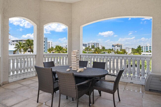 Building Photo - 514 N Birch Rd