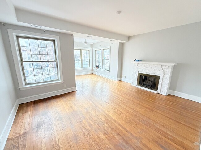 Building Photo - 5674 N Ridge Ave