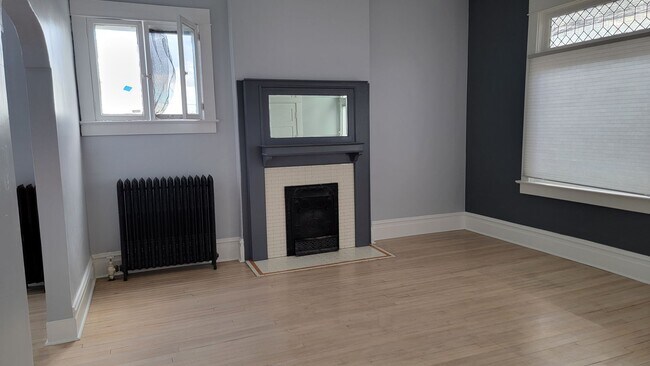 Building Photo - Sweet 2 BR Avenues Pad