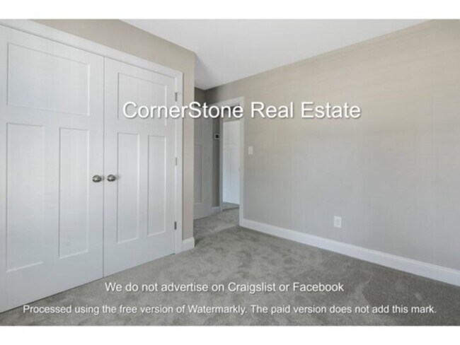 Building Photo - 2854 Little Dr