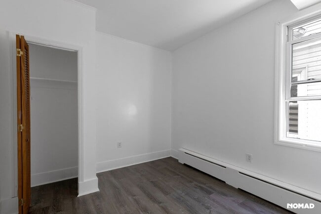Building Photo - Spacious 4BR Apartment in Newark