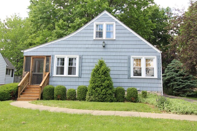 Building Photo - 3 Bedroom 1.5 Bath Home In The Waldo Area