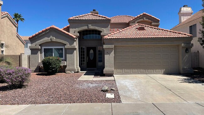 Primary Photo - 814 W Iris Dr