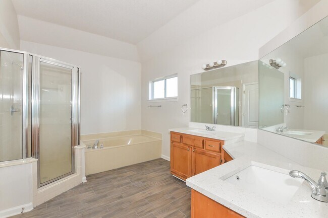 Building Photo - 4520 L & N Ave