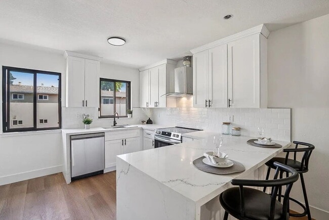 Building Photo - "Charming 1-Bedroom Retreat in the Heart of San Jose's Vibrant Community!"