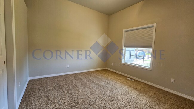 Building Photo - Spacious Home with Large Garage!