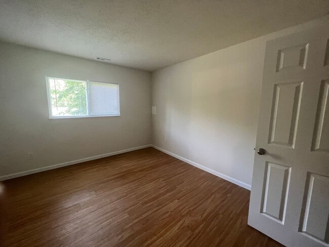 Building Photo - 4-bedroom 1.5 baths house near I-44