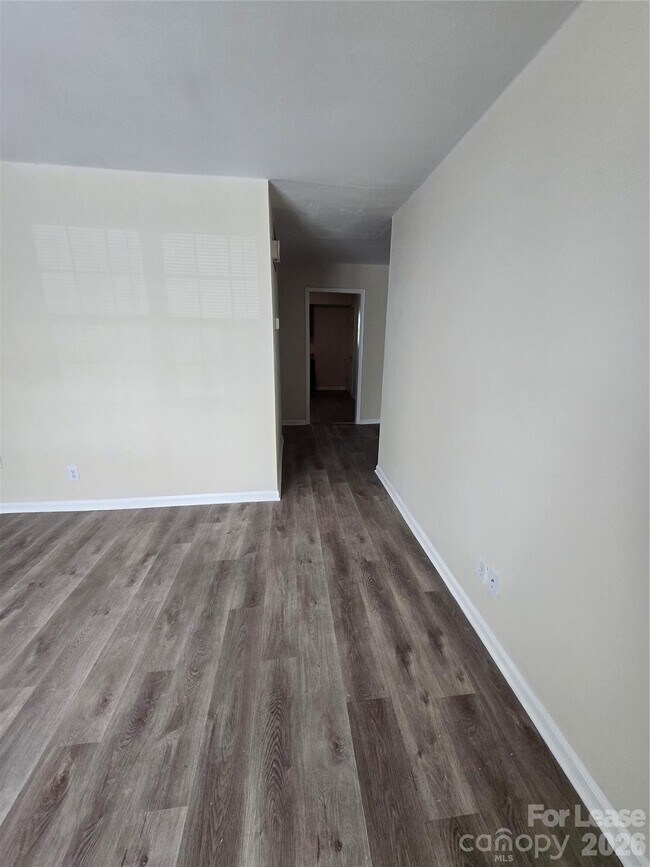 Building Photo - 5808 Hunting Ridge Ln