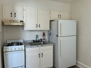 Building Photo - Marlyn Apts 303: 1 Bed 1 Bath