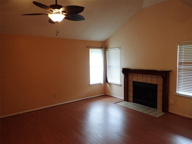 Building Photo - 2130 Greencove Ln