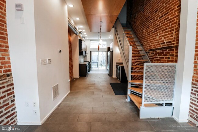 Building Photo - 4 E Henrietta St