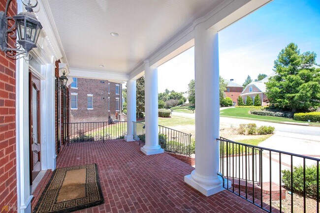 Building Photo - 1660 Briergate Dr